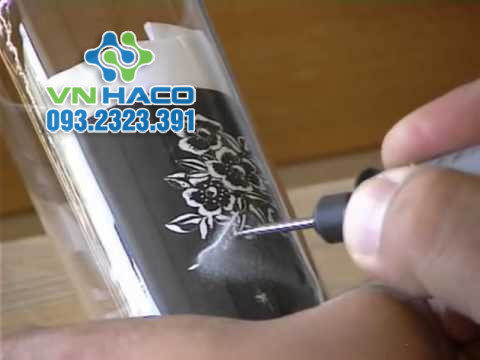 Khắc họa tiết lên thủy tinh nhờ Kali dicromat